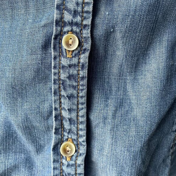 Cloth & Stone Denim Chambray Button Down Shirt from Anthropologie - Picture 5 of 9